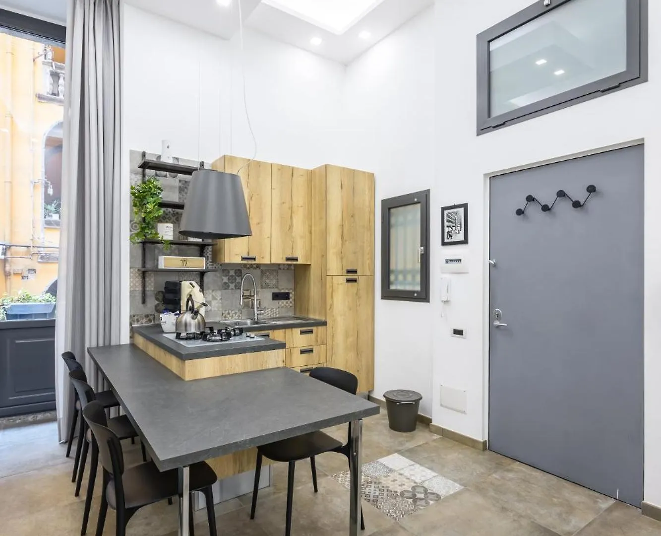 Palazzo Mormando - Industrial Apartment Naples Italy