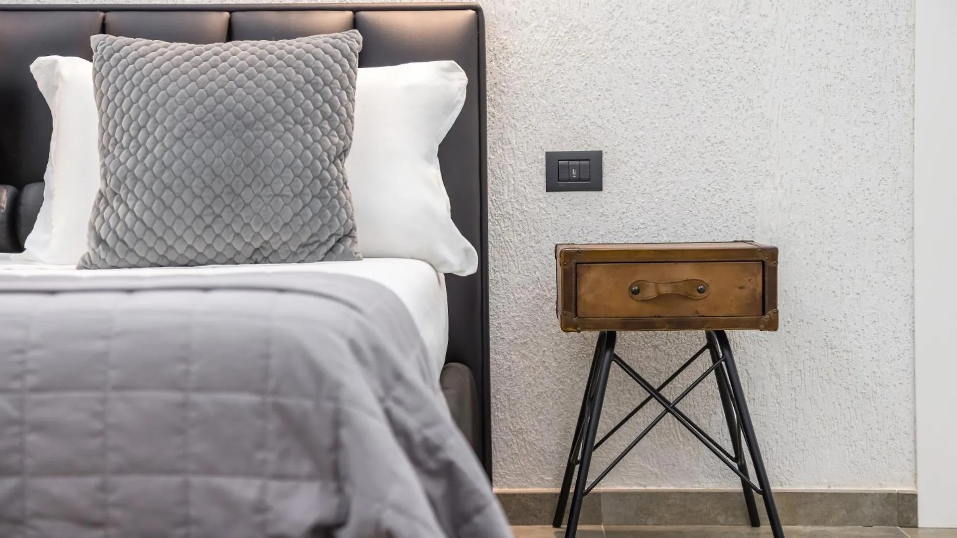 Palazzo Mormando - Industrial Apartment Naples 0*,