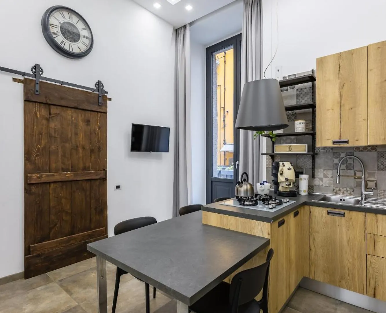 Palazzo Mormando - Industrial Apartment Naples 0*,