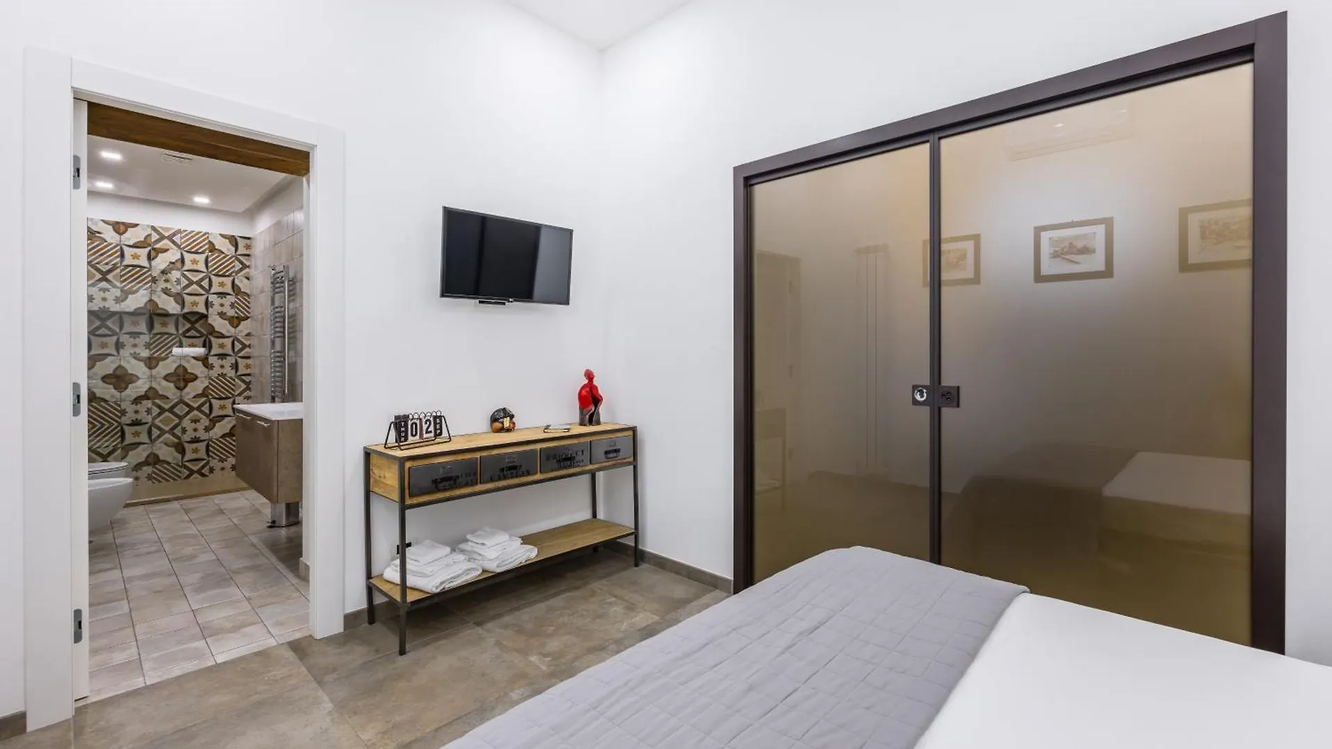 Palazzo Mormando - Industrial Apartment Naples 0*,  Italy